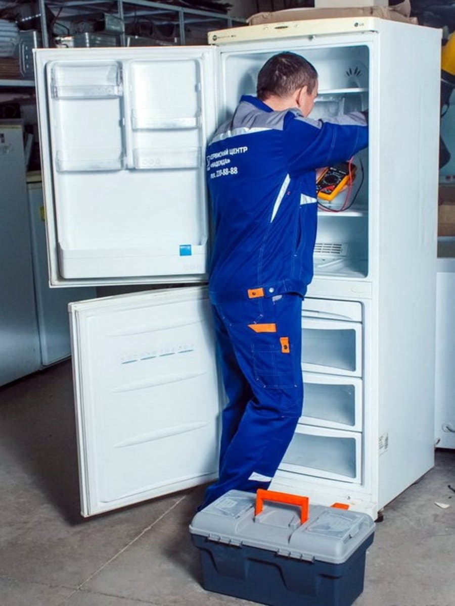 мастер по ремонту холодильника